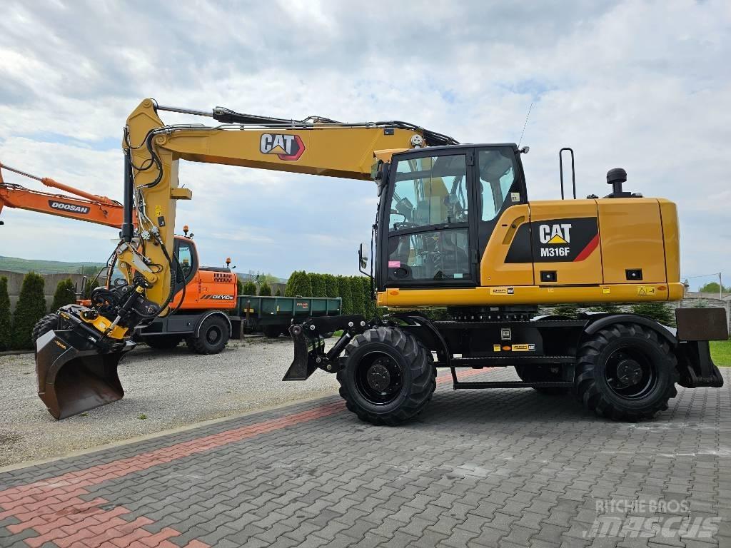 CAT M 316 F Gumikerekes kotrók
