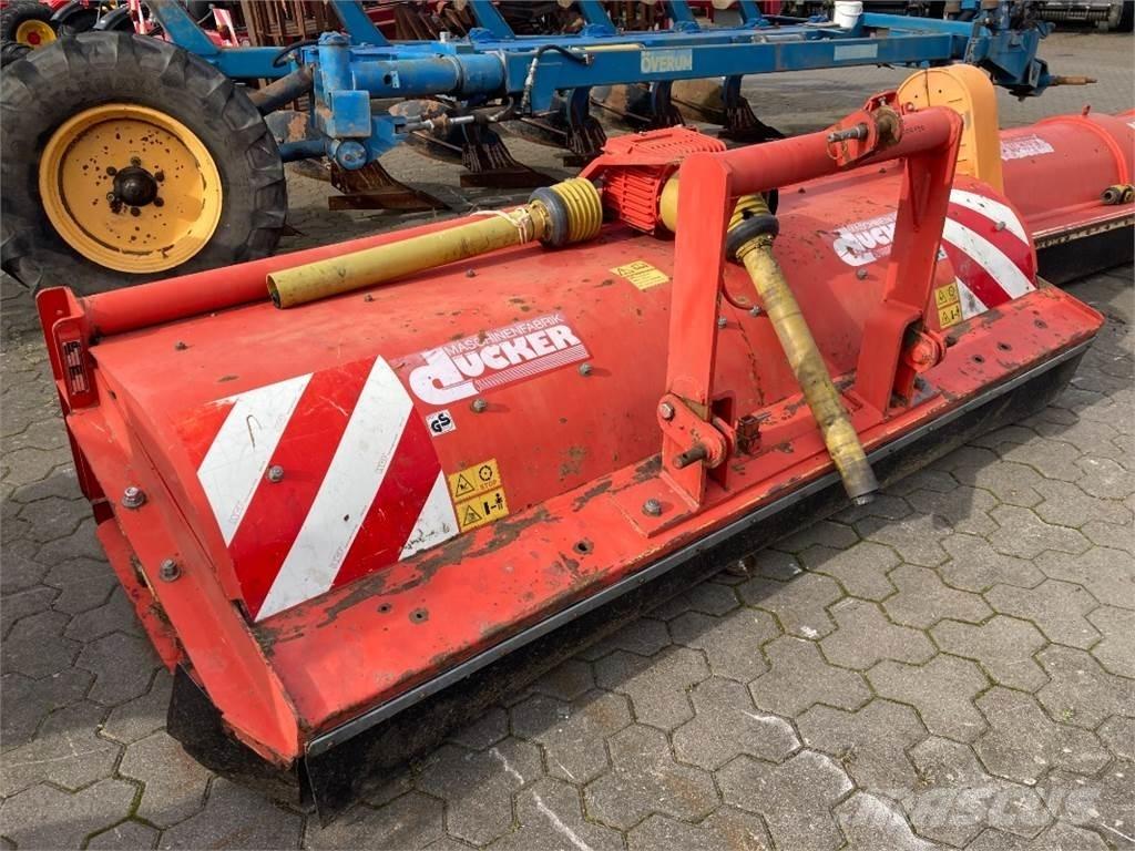 Dücker UM 27 Egyéb szálastakarmányozási gépek