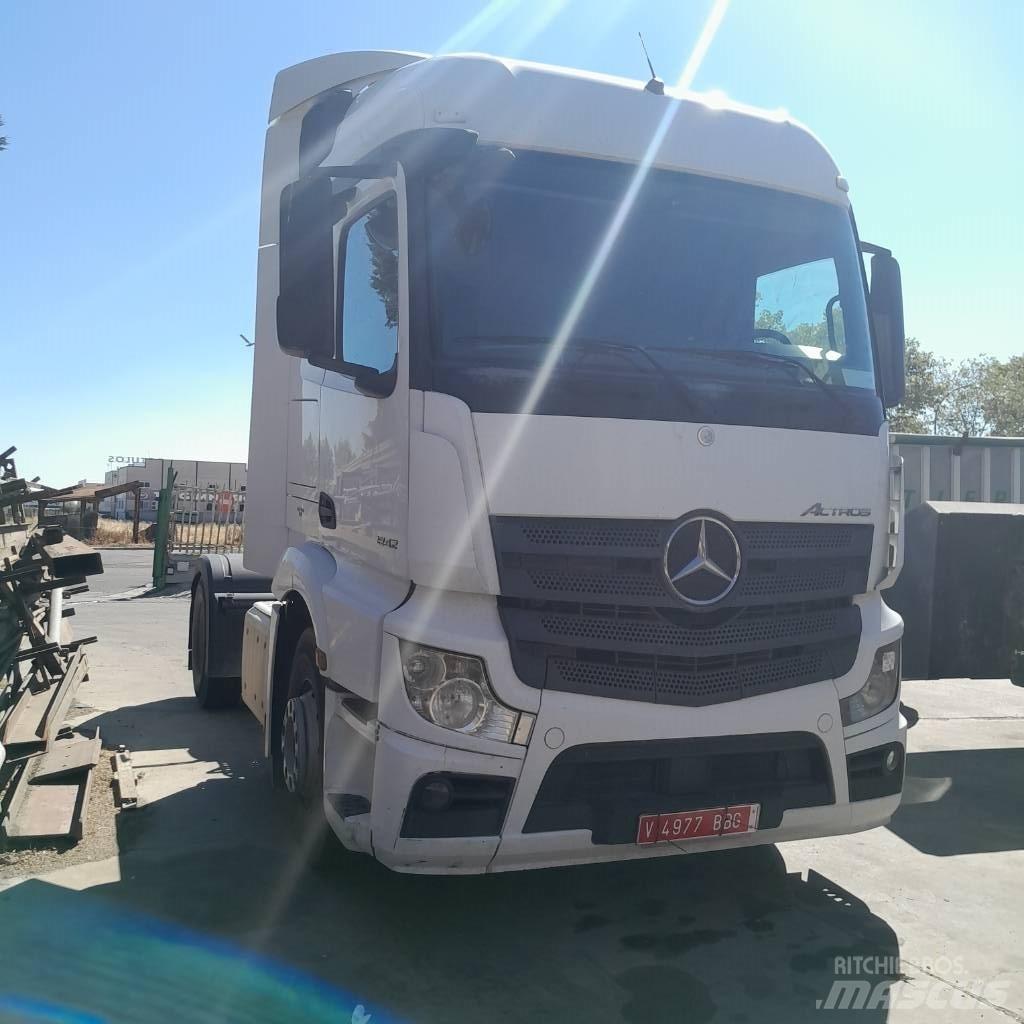 Mercedes-Benz 1842 Nyergesvontatók