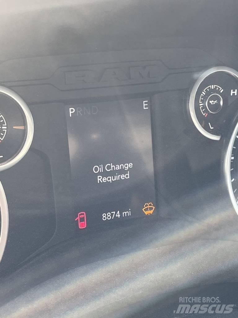 RAM 5500 Platós / Ponyvás teherautók