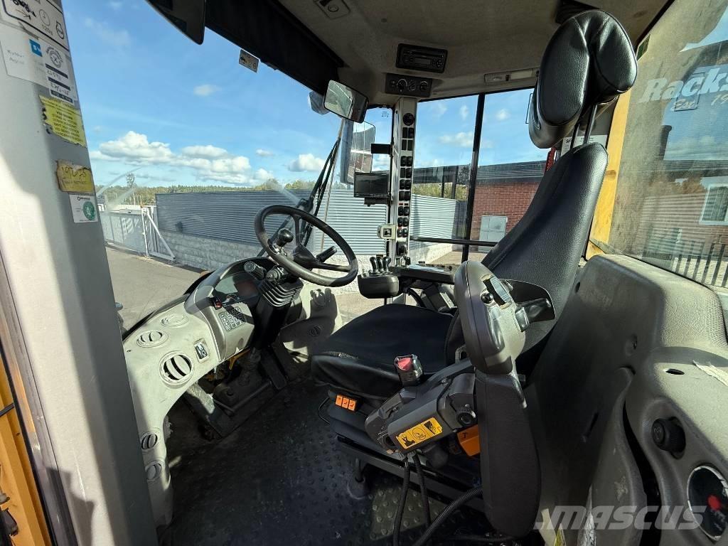 Volvo L 120 F Gumikerekes homlokrakodók