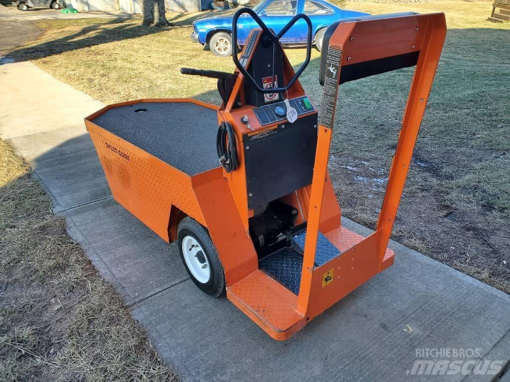 Taylor-Dunn SC100 Vontatótargonca