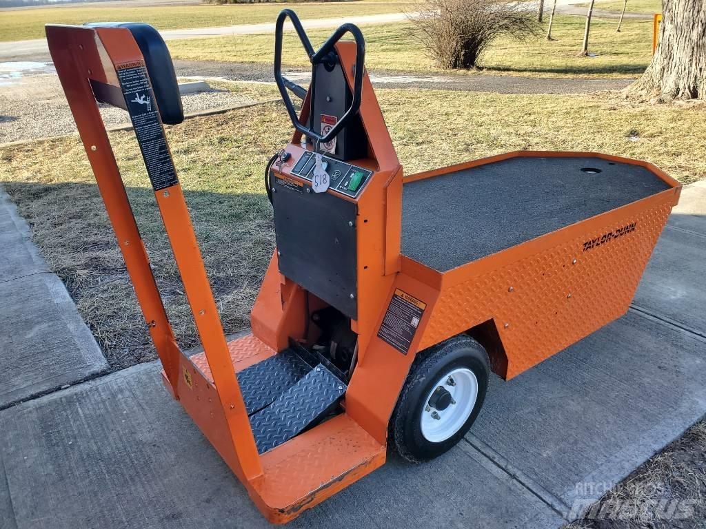 Taylor-Dunn SC100 Vontatótargonca