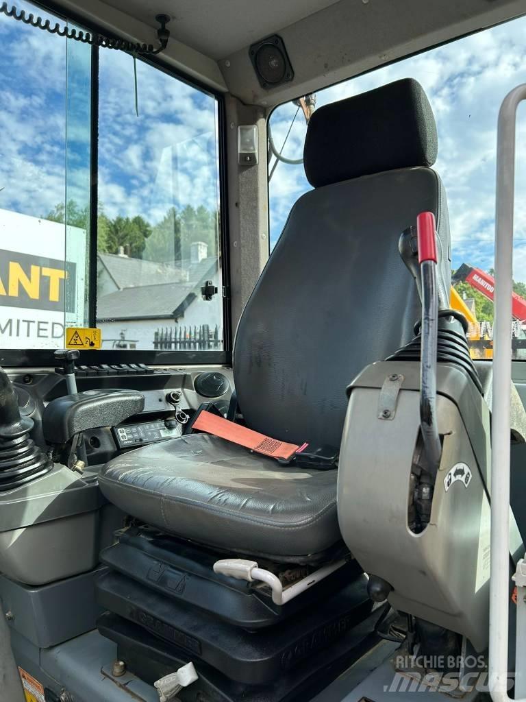 Takeuchi TB 230 Mini kotrók < 7t