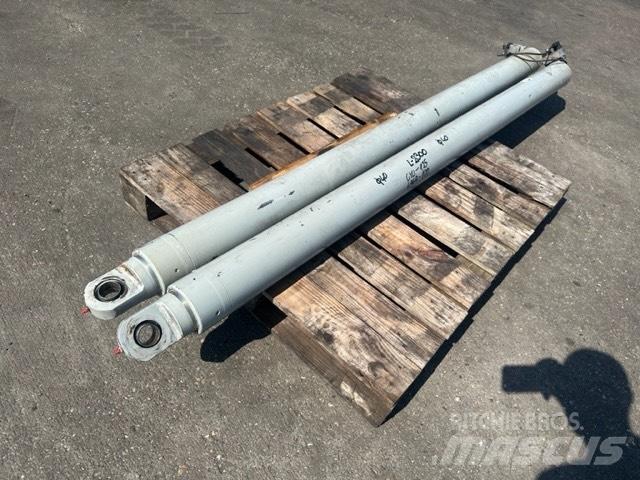 SkyJack SJ 8831 Ollós emelők