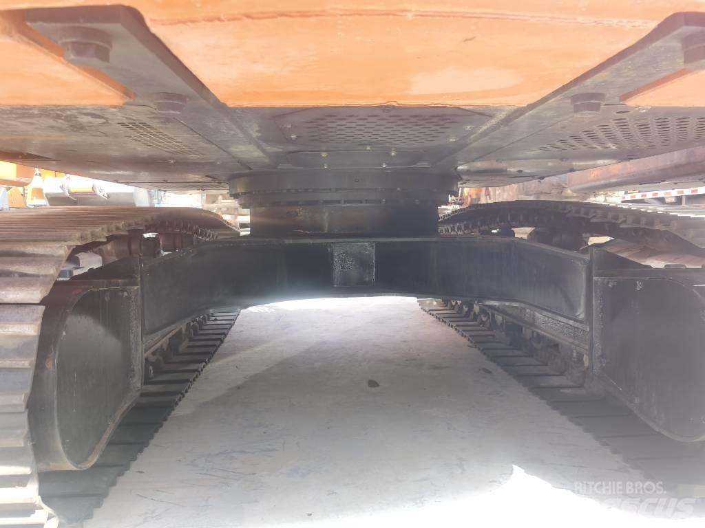 Hitachi ZX 210 Lánctalpas kotrók