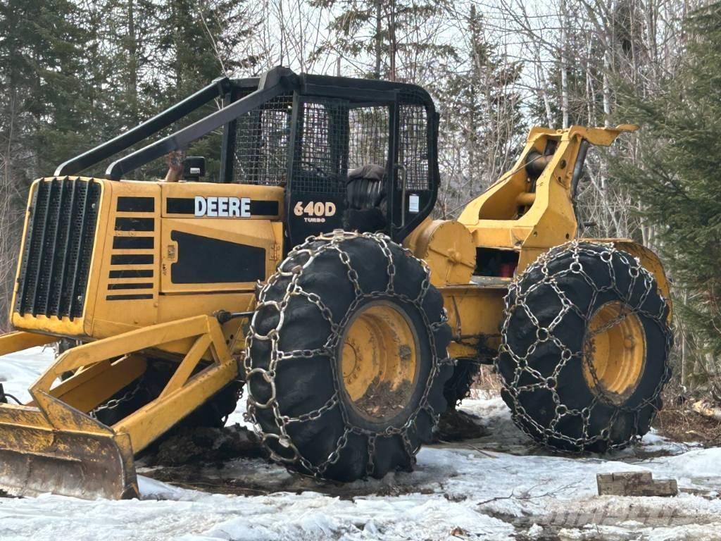 John Deere 640 D Vonszolók