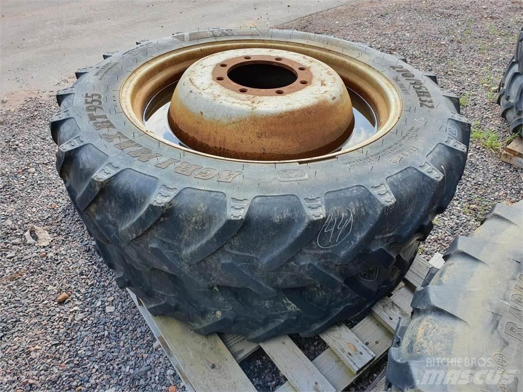 BKT 270/95R32 x2 Gumiabroncsok, kerekek és felnik