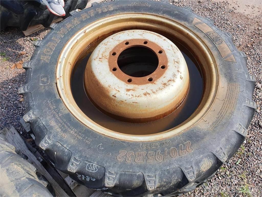 BKT 270/95R32 x2 Gumiabroncsok, kerekek és felnik