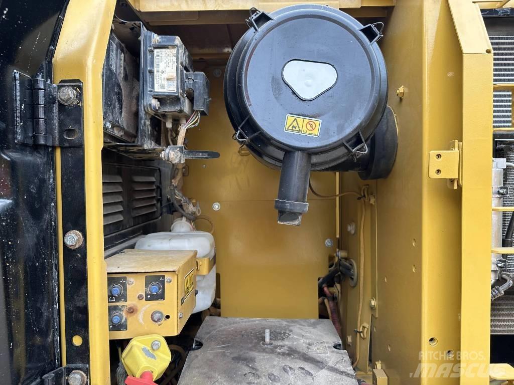 CAT 320D Lánctalpas kotrók