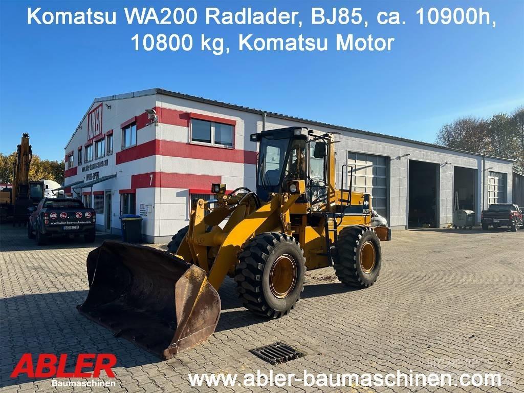 Komatsu WA200 Gumikerekes homlokrakodók