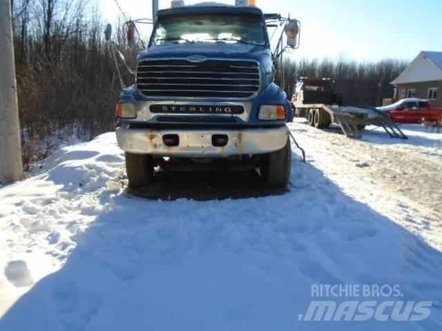 Sterling L 9500 Platós / Ponyvás teherautók