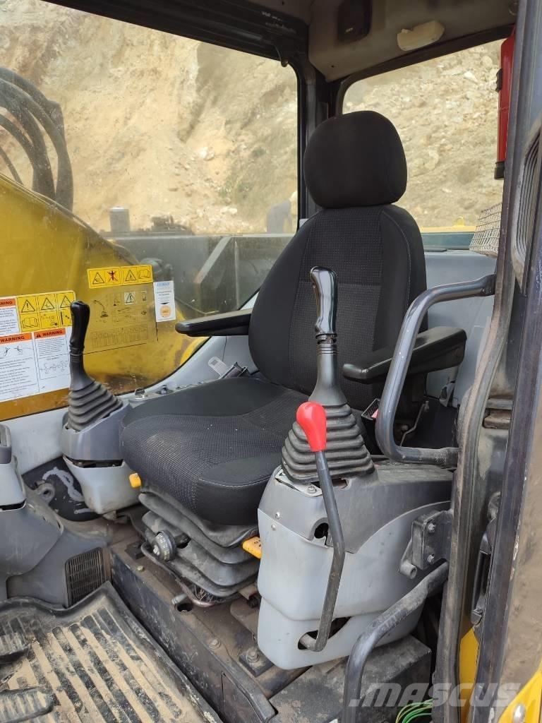 Komatsu PC 228 LC-3 Lánctalpas kotrók