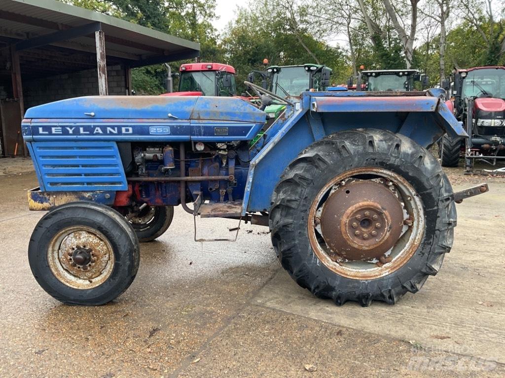 Leyland 253 Traktorok
