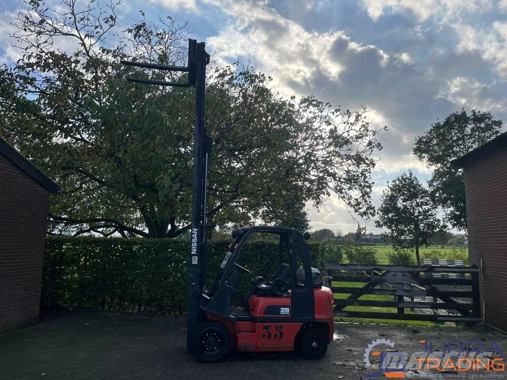 Nissan UD02A25PQ Gázüzemű targoncák