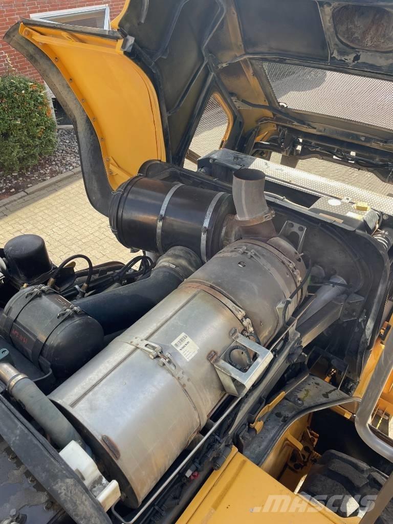 Volvo L220G Gumikerekes homlokrakodók