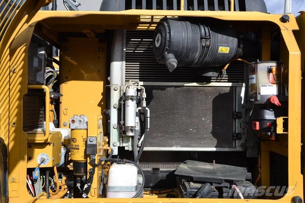 CAT 319 D L Lánctalpas kotrók