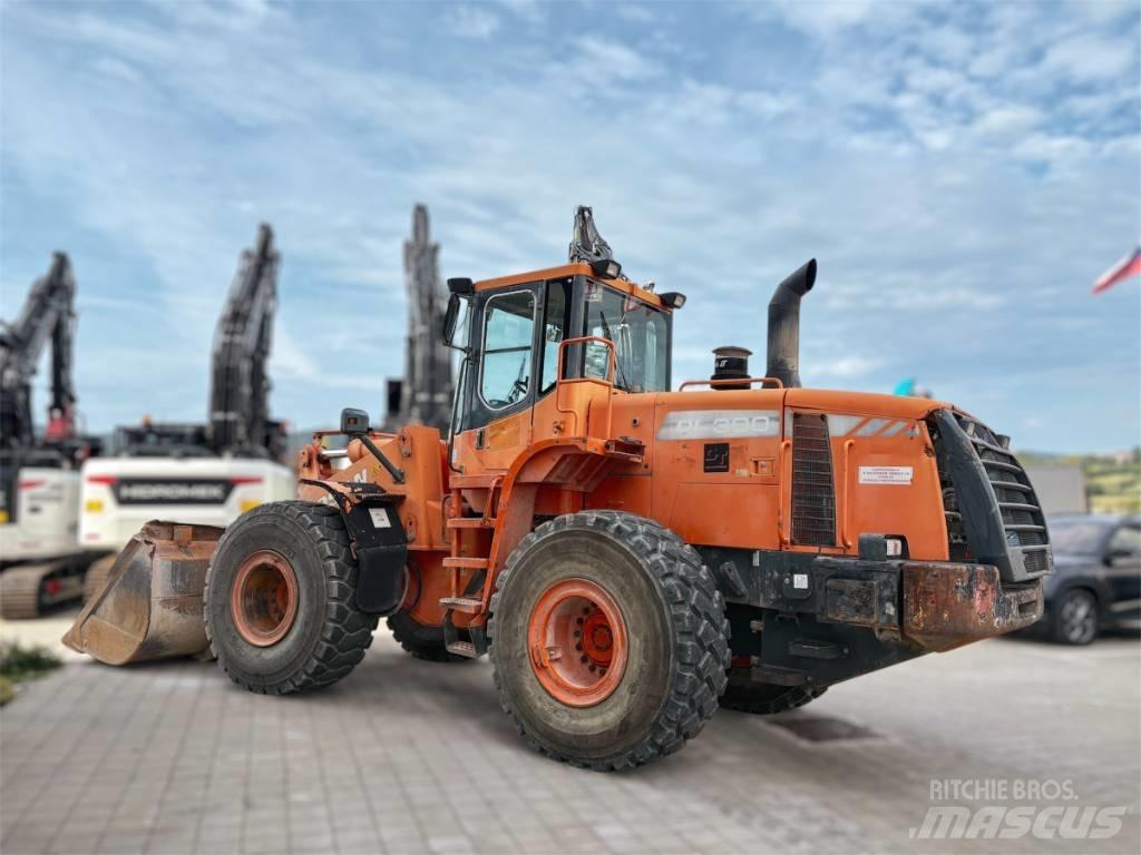 Doosan DL 300 Gumikerekes homlokrakodók