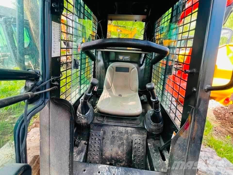 CAT 246B Mini homlokrakodók