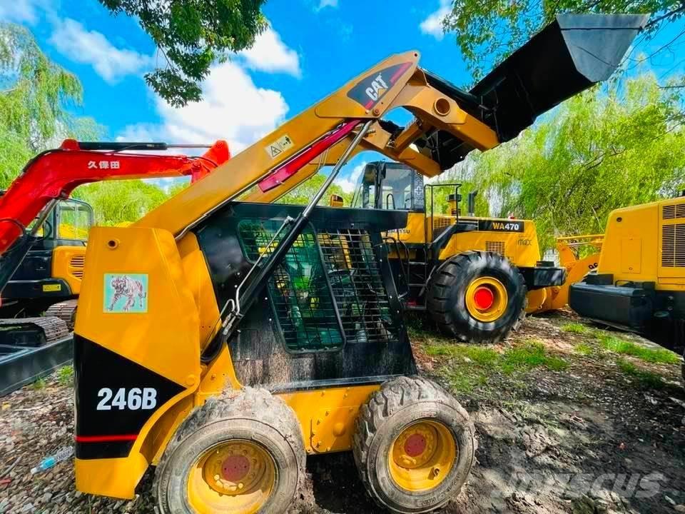 CAT 246B Mini homlokrakodók
