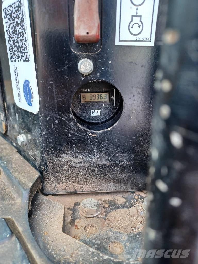 CAT 305 D Mini kotrók < 7t