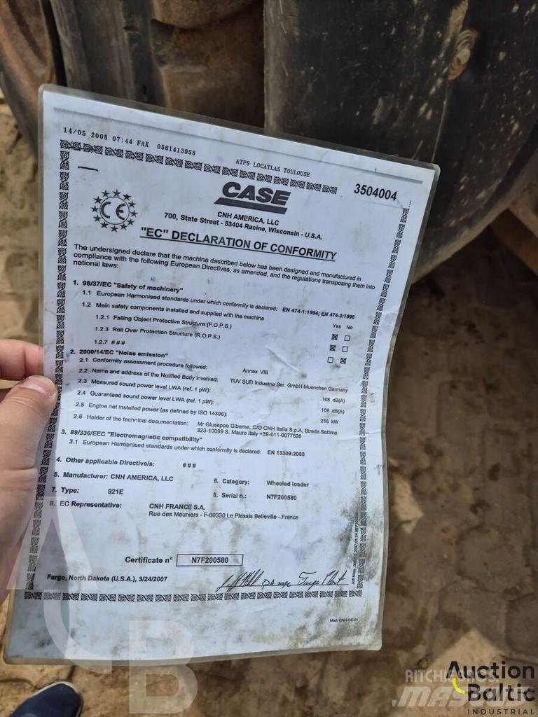 CASE 921 E Gumikerekes homlokrakodók