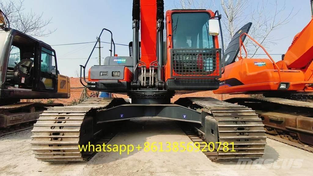Doosan DX 225 Lánctalpas kotrók