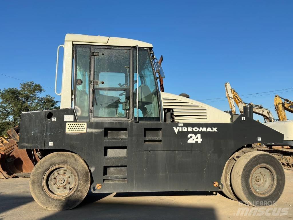 Vibromax W2400 Pneumatikus kerekes hengerek