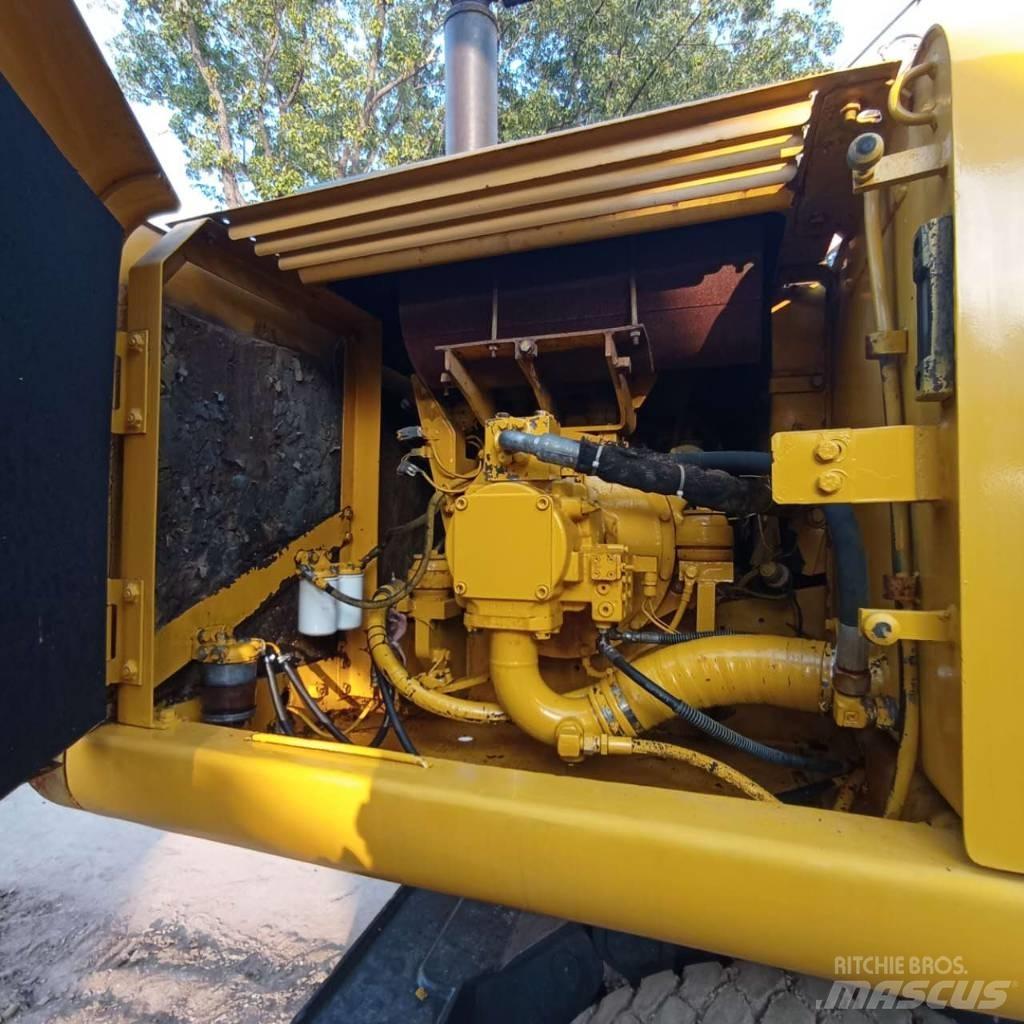Komatsu PC150W-6 Gumikerekes kotrók