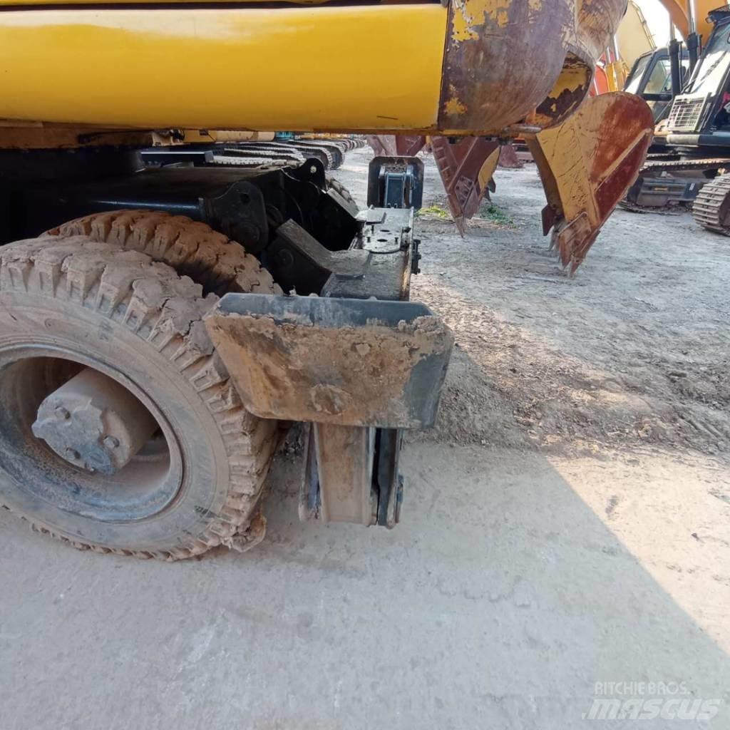 Komatsu PC150W-6 Gumikerekes kotrók