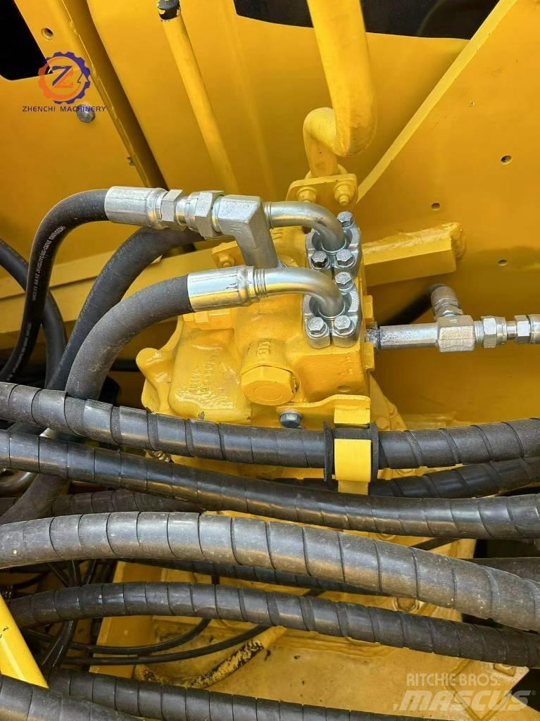 Komatsu PC 220-8/ Lánctalpas kotrók