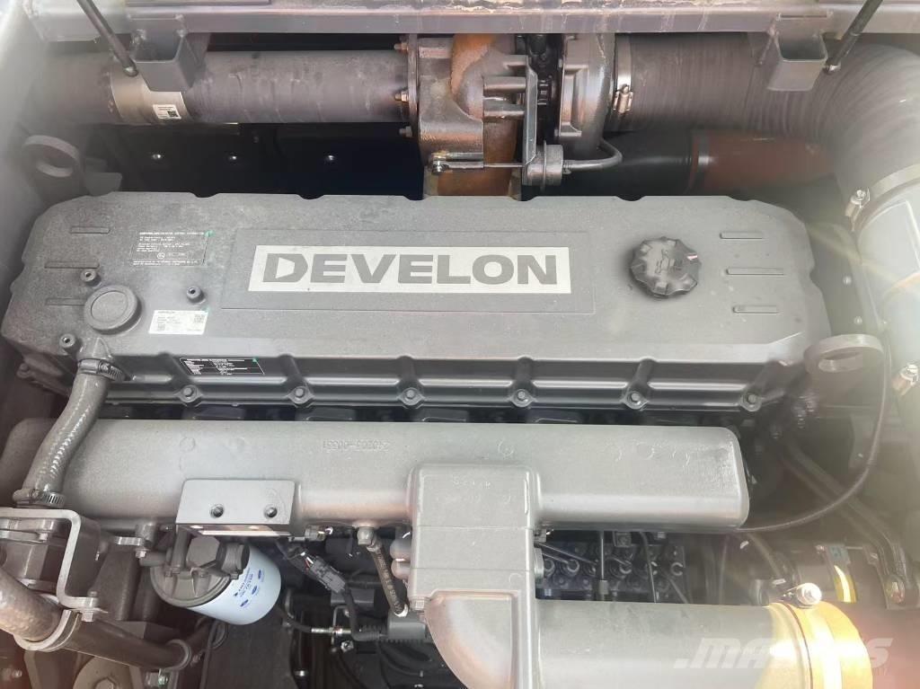 Develon DX 450 Lánctalpas kotrók