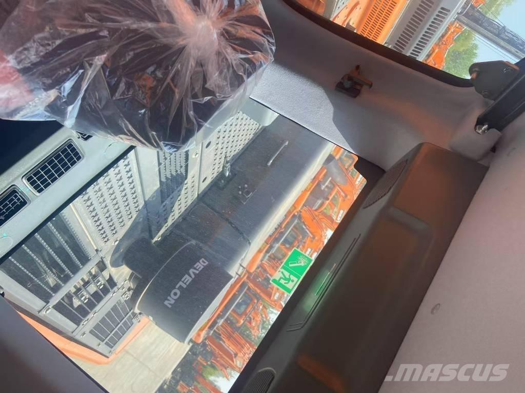 Develon DX 450 Lánctalpas kotrók