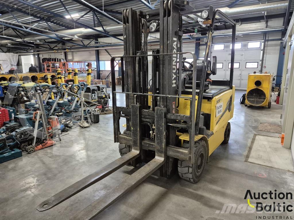 Hyundai 30B-9 Elektromos targoncák