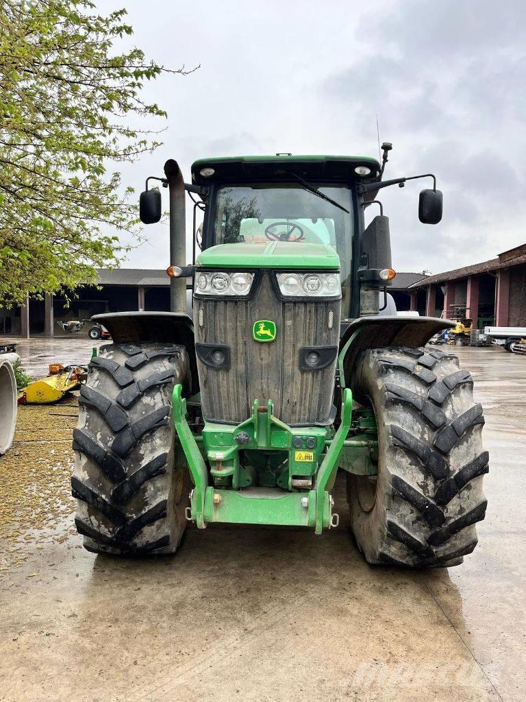 John Deere 7230 R Traktorok