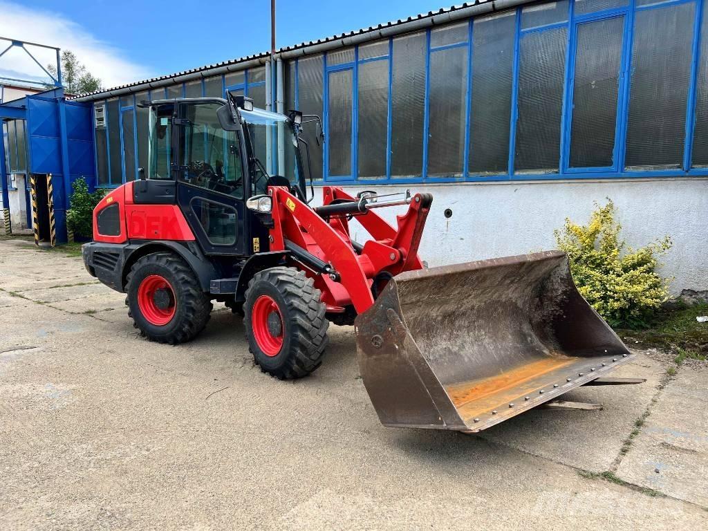 Kubota R082 Gumikerekes homlokrakodók