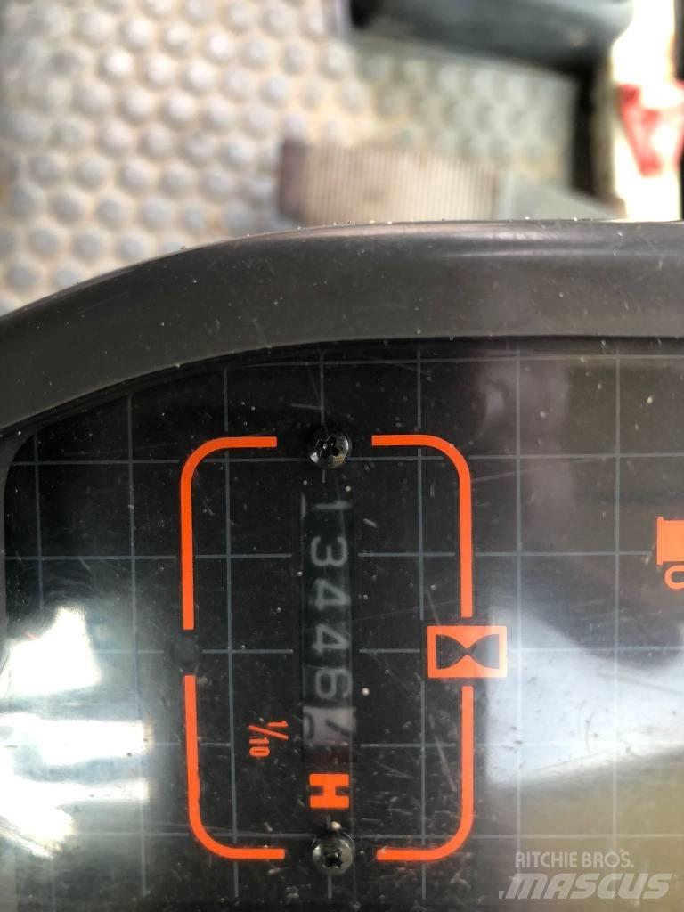 Etec 813B Gumikerekes kotrók
