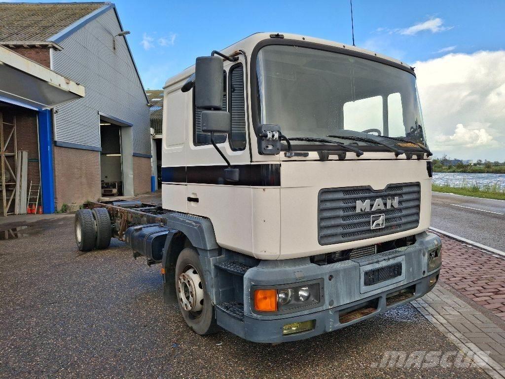MAN 14.220 Fülkés alváz