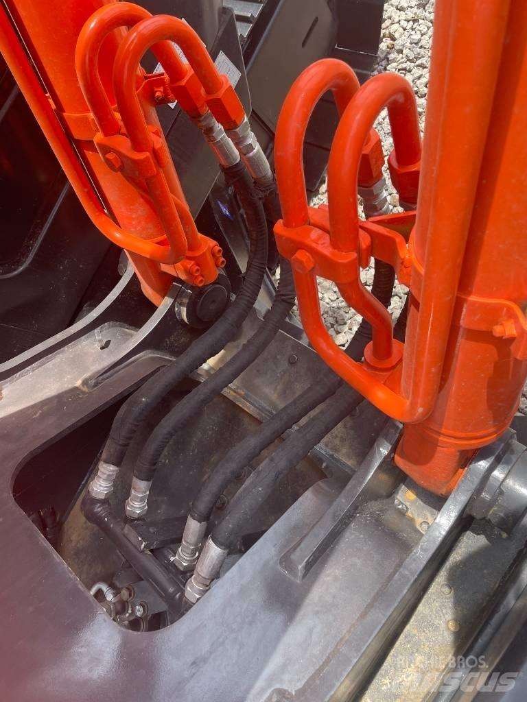 Hitachi ZX 200 Lánctalpas kotrók