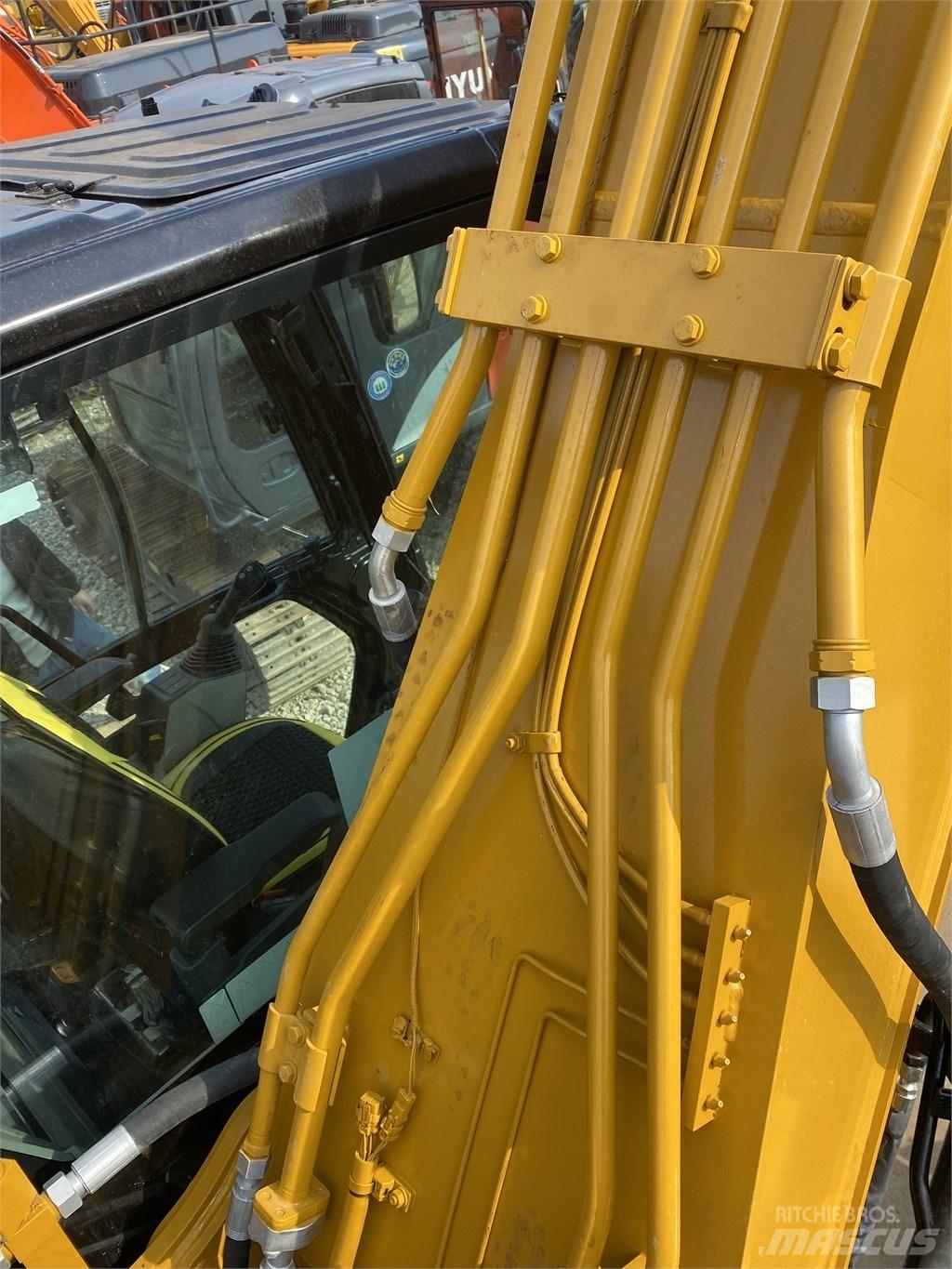 CAT 320 Lánctalpas kotrók