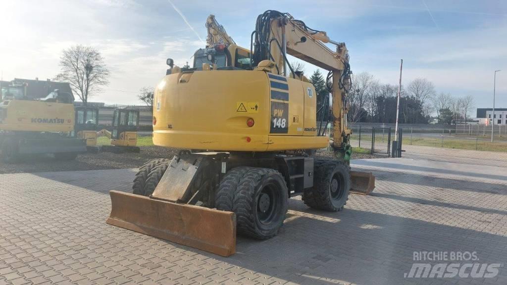 Komatsu PW 148-10 Gumikerekes kotrók