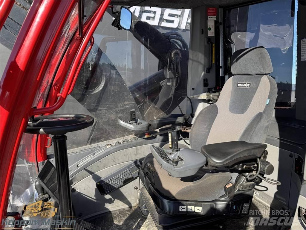 Komatsu 951 Betakarítók