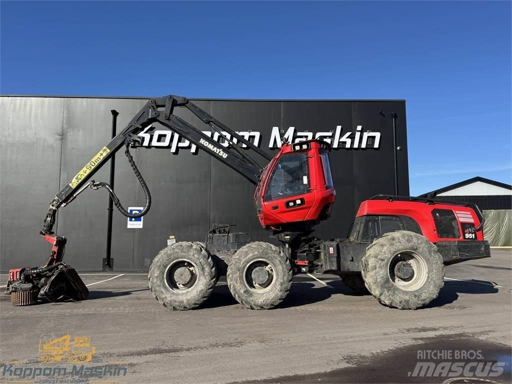 Komatsu 951 Betakarítók