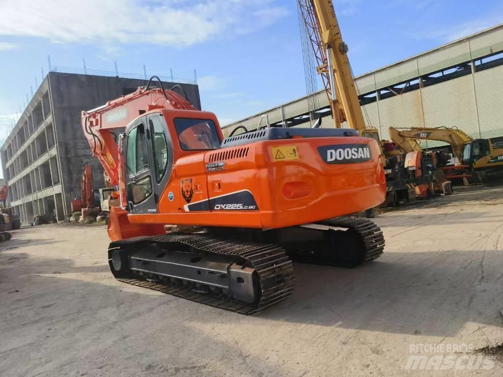 Doosan DX 225 Lánctalpas kotrók
