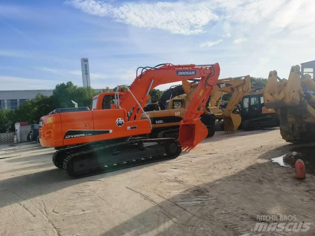 Doosan DX 225 Lánctalpas kotrók