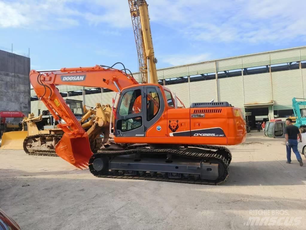 Doosan DX 225 Lánctalpas kotrók