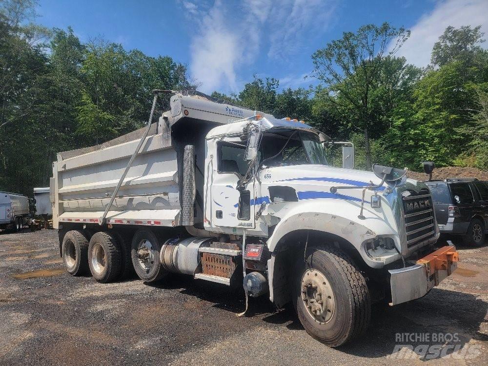 Mack 713GU Billenő teherautók