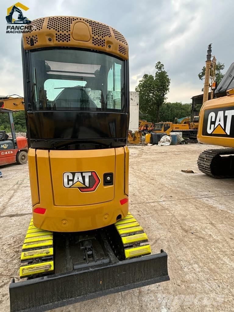 CAT 302 Mini kotrók < 7t