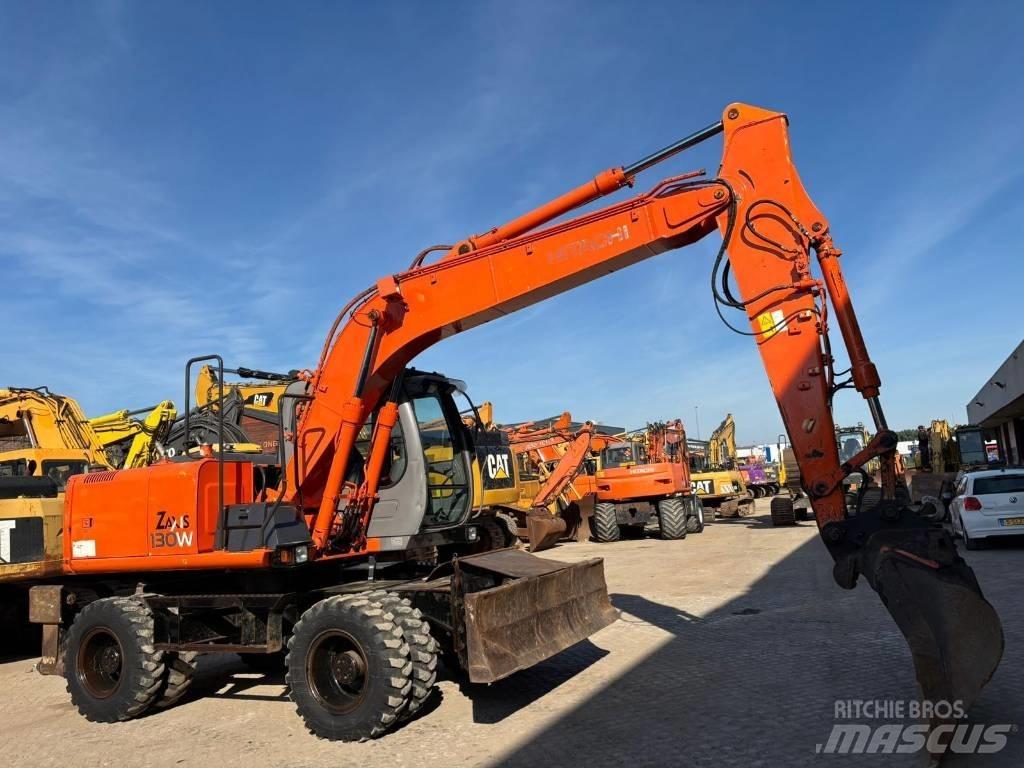 Hitachi ZX 130 W Gumikerekes kotrók