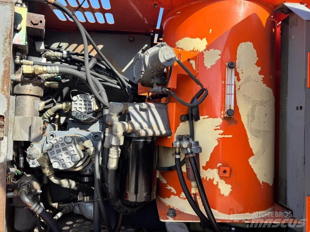Hitachi ZX 130 W Gumikerekes kotrók
